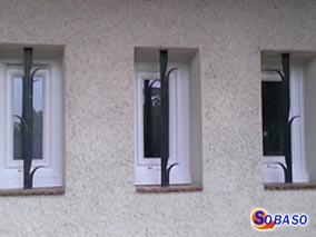 Mini menuiserie en PVC blanche un vantail